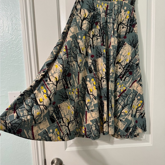 Effie’s Heart Retro Vintage inspired Aline Flared Skirt with heart pockets. - Picture 5 of 10